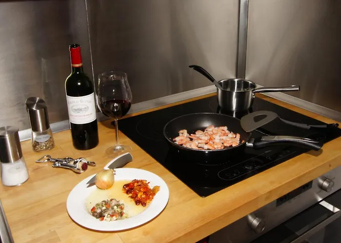 度假居 Halbritter Pouch